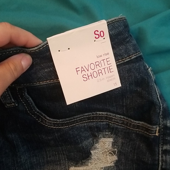 Shorts - Picture 3 of 5